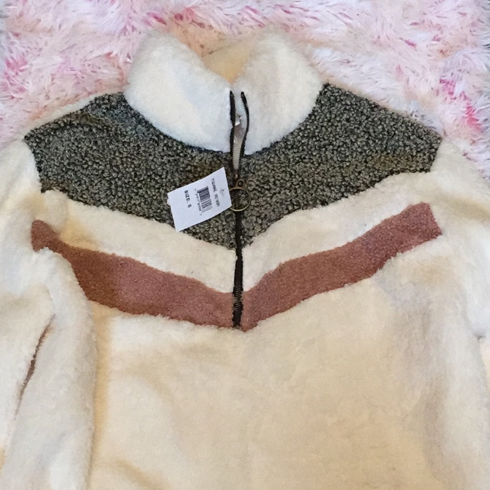 Fuzzy sweater - Picture 3 of 3